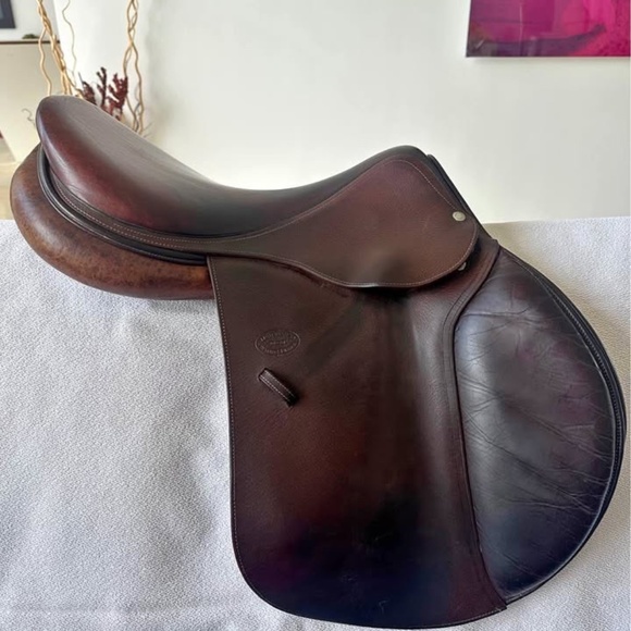2011  Devocoux 18.5'' jumping saddle - Picture 5 of 5